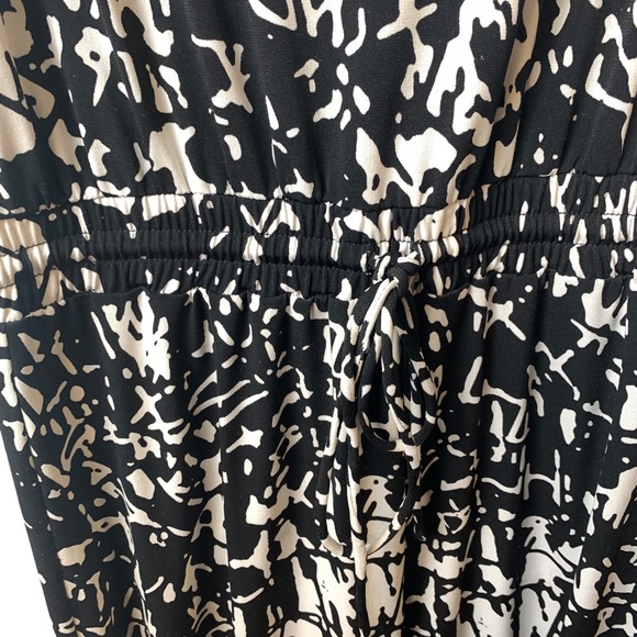 Calvin Klein Black White Abstract Sleeveless Jumpsuit - Picture 3 of 13